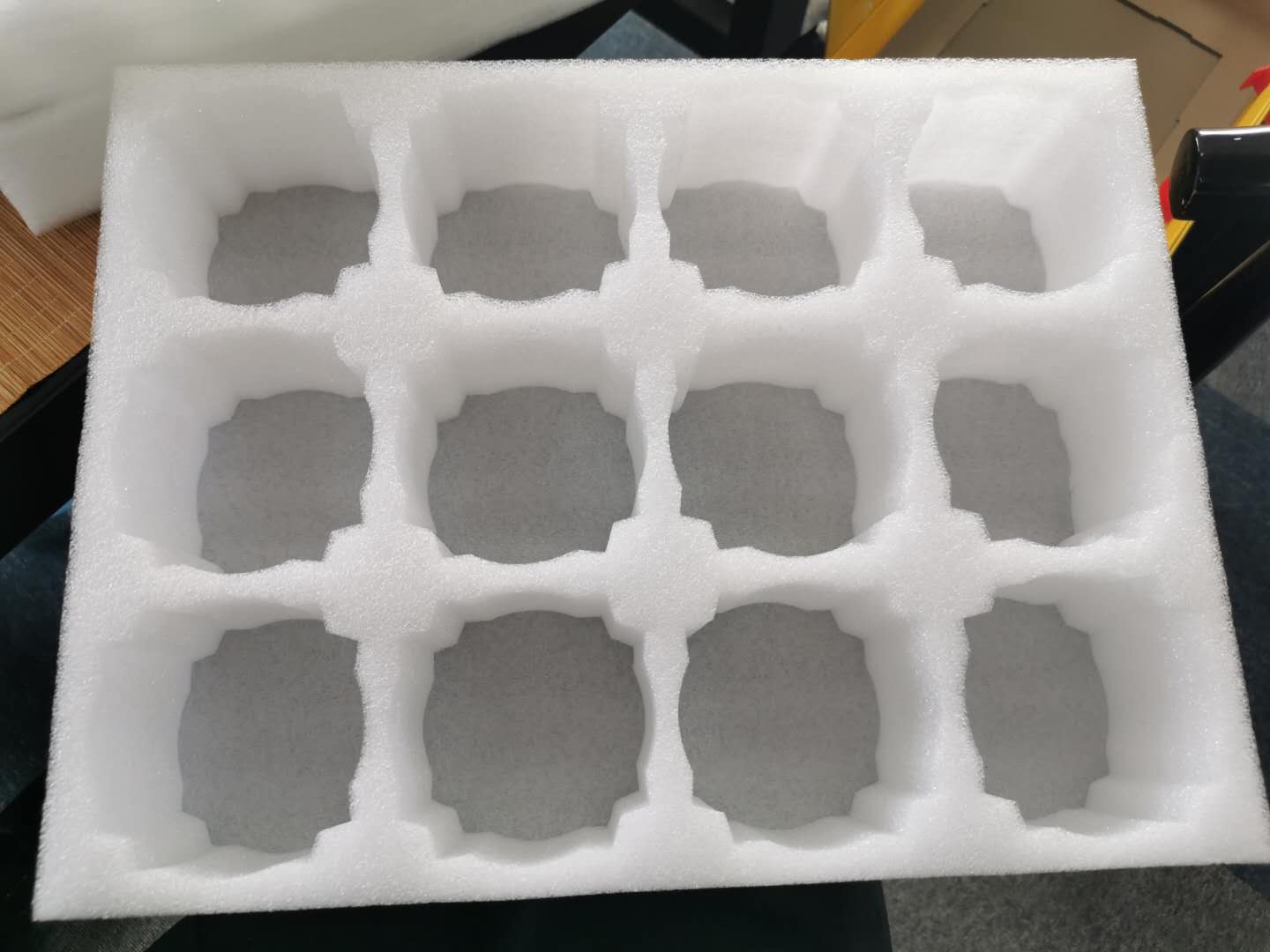 淺聊關于水蜜桃內托定做的材料問題
